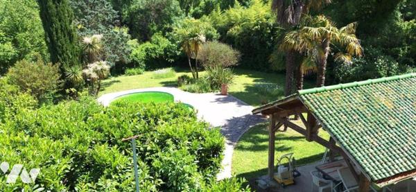 VIC-FEZENSAC maison de ville à jardin et piscine