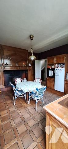 VIC-FEZENSAC maison de ville à jardin et piscine