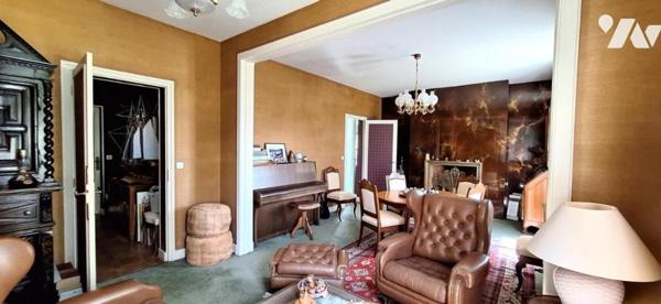 VIC-FEZENSAC maison de ville à jardin et piscine