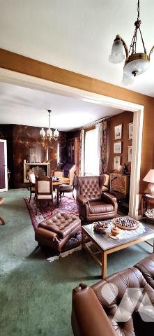 VIC-FEZENSAC maison de ville à jardin et piscine