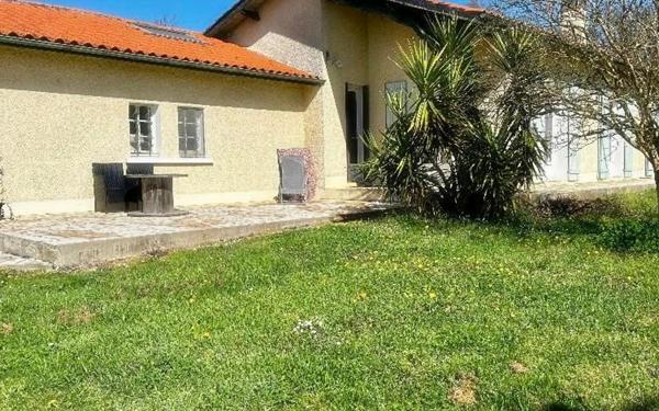 Maison à vendre    5 pièces •  Aire-sur-l'Adour