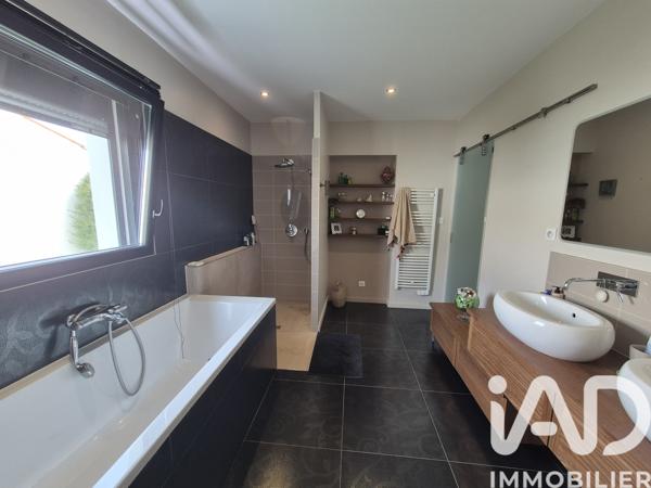 Maison à vendre 6 pièces 173 m² L'Houmeau