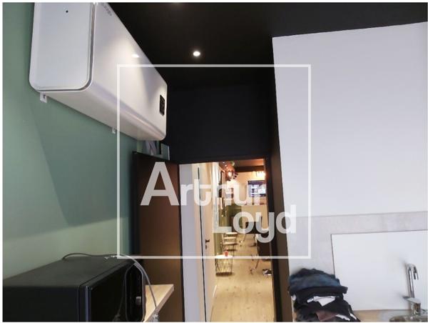 Bureaux à louer à Lattes dans immeuble mixte avec parkings libres