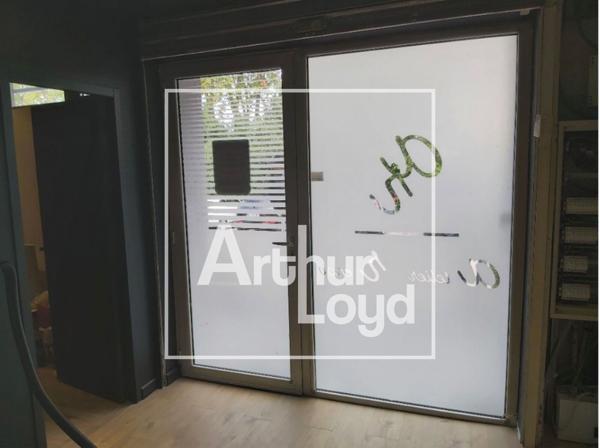 Bureaux à louer à Lattes dans immeuble mixte avec parkings libres