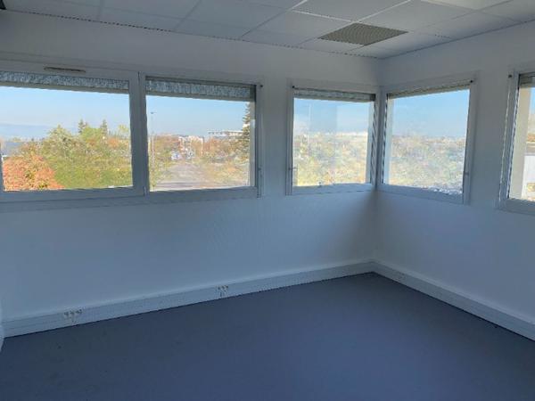 À LOUER : Bureaux de 100 m² à Andrezieux-Bouthéon
