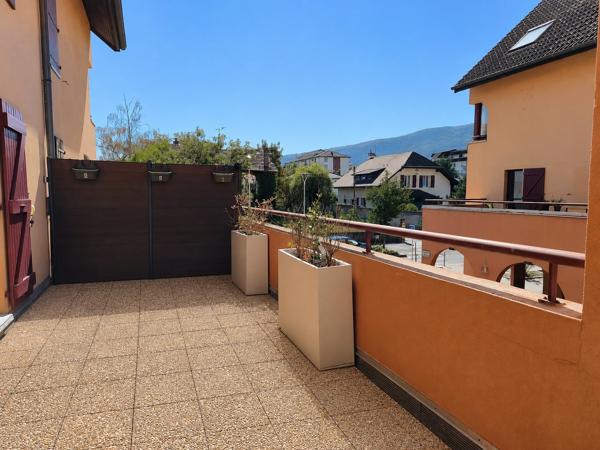 À proximité immédiate de Genève – T3 avec terrasse et gara