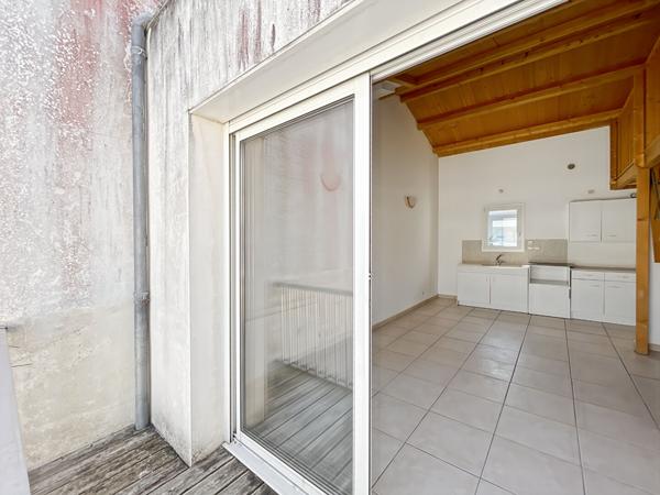 Ensemble immobilier avec local commercial en RDJ et T2 mezzanine à l'étage