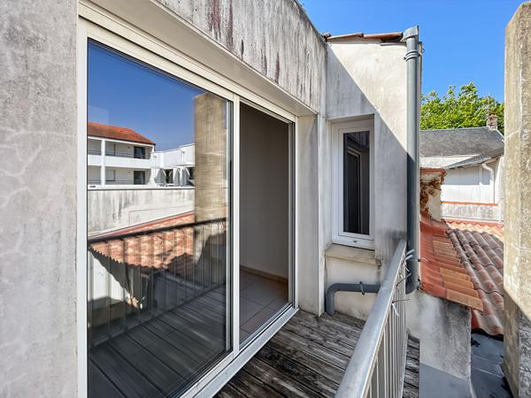 Ensemble immobilier avec local commercial en RDJ et T2 mezzanine à l'étage