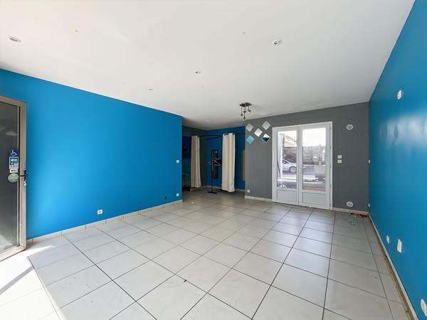 Ensemble immobilier avec local commercial en RDJ et T2 mezzanine à l'étage
