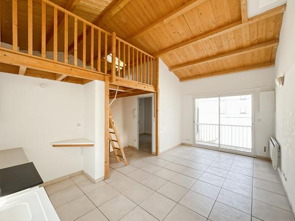 Ensemble immobilier avec local commercial en RDJ et T2 mezzanine à l'étage