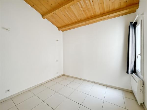 Ensemble immobilier avec local commercial en RDJ et T2 mezzanine à l'étage
