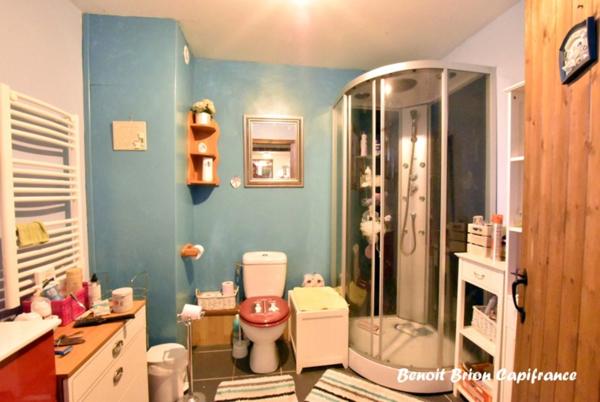 Authentique longère en pierre de 153 m² avec 4 chambres sur un terrain de 4 591 m² à Saint-Charles-de-Percy (14)