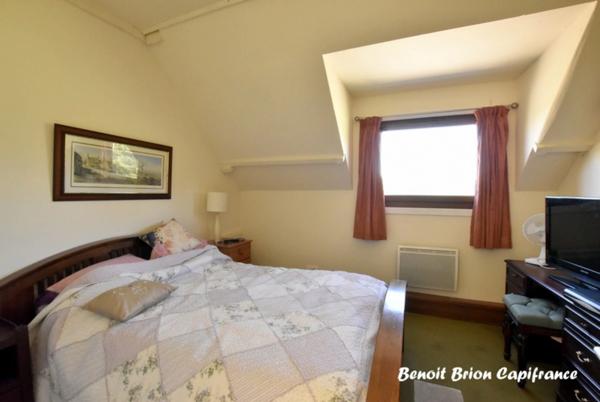 Authentique longère en pierre de 153 m² avec 4 chambres sur un terrain de 4 591 m² à Saint-Charles-de-Percy (14)