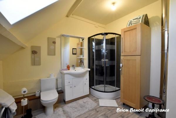 Authentique longère en pierre de 153 m² avec 4 chambres sur un terrain de 4 591 m² à Saint-Charles-de-Percy (14)