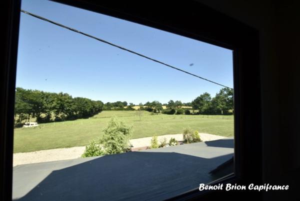 Authentique longère en pierre de 153 m² avec 4 chambres sur un terrain de 4 591 m² à Saint-Charles-de-Percy (14)