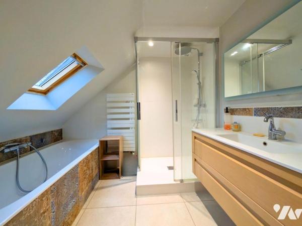 Propriété d'env. 209m² - 5-6 chambres - Possibilité activ. Lib