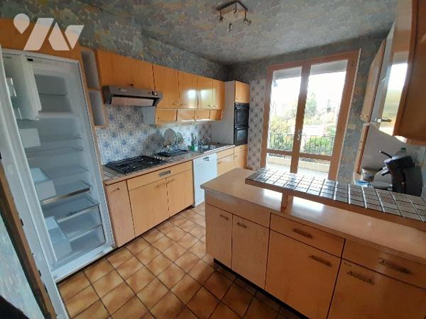 POITIERS, pavillon des années 70 à rénover et 10 minutes du Centre-ville