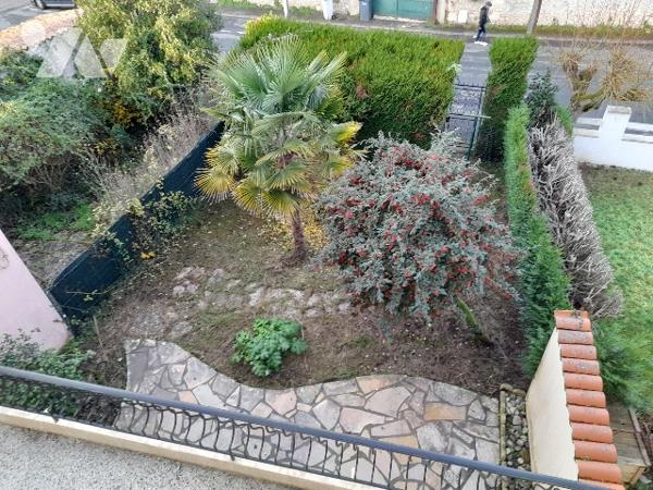 POITIERS, pavillon des années 70 à rénover et 10 minutes du Centre-ville