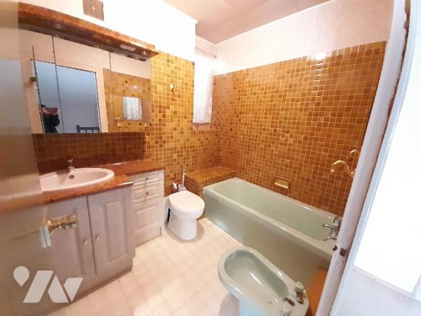 POITIERS, pavillon des années 70 à rénover et 10 minutes du Centre-ville