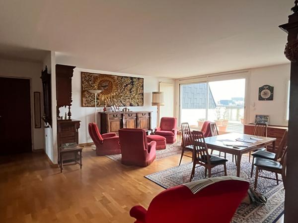 Appartement 5 pièces lumineux au dernier étage à vendre à Saumur centre
