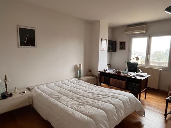 Appartement 5 pièces lumineux au dernier étage à vendre à Saumur centre