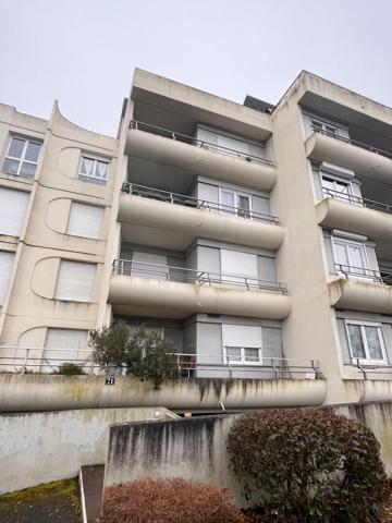 Appartement 5 pièces lumineux au dernier étage à vendre à Saumur centre