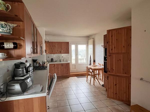 Appartement 5 pièces lumineux au dernier étage à vendre à Saumur centre