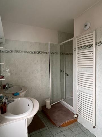 Appartement 5 pièces lumineux au dernier étage à vendre à Saumur centre