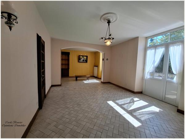 À VENDRE – Maison individuelle 6 pièces avec de beaux volumes et grenier aménageable à Châtenois (88)
