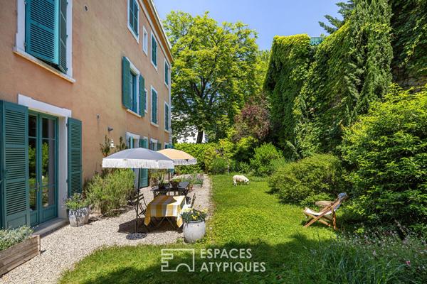 Appartement de plein pied avec jardin dans une ancienne bâtisse