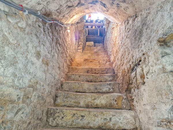 Maison de ville, Nevers, hyper centre, 2 chambres, local commercial, potentiel locatif, 2H30 de PARIS