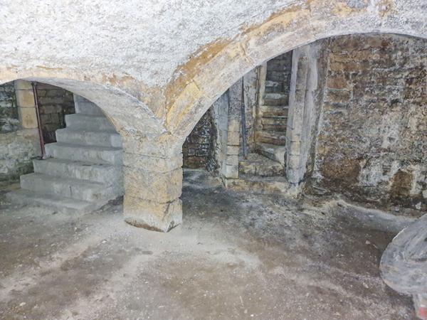 Maison de ville, Nevers, hyper centre, 2 chambres, local commercial, potentiel locatif, 2H30 de PARIS