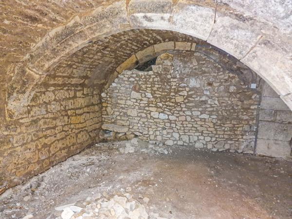 Maison de ville, Nevers, hyper centre, 2 chambres, local commercial, potentiel locatif, 2H30 de PARIS