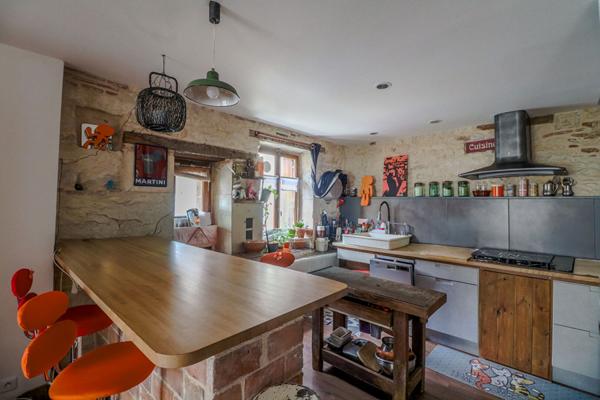 Maison de ville, Nevers, hyper centre, 2 chambres, local commercial, potentiel locatif, 2H30 de PARIS