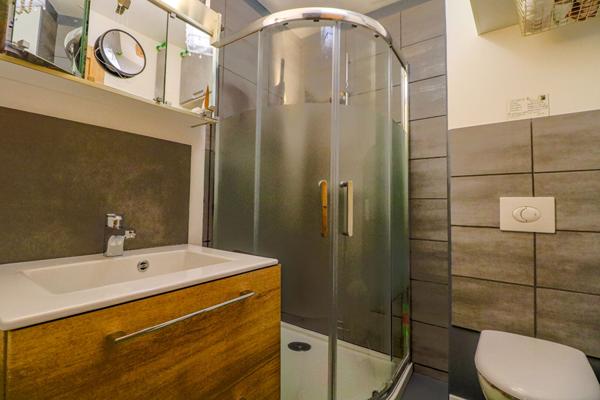 Maison de ville, Nevers, hyper centre, 2 chambres, local commercial, potentiel locatif, 2H30 de PARIS