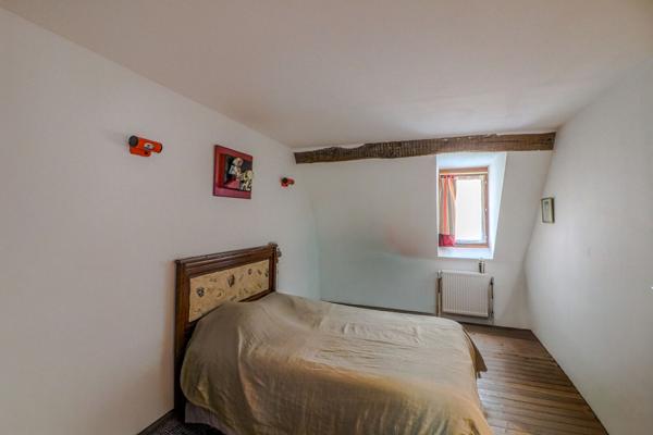 Maison de ville, Nevers, hyper centre, 2 chambres, local commercial, potentiel locatif, 2H30 de PARIS