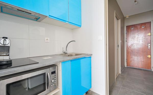 Appartement à vendre    1 pièce • 26,81 m2 Paris 18