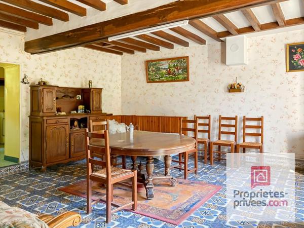 Maison à rénover avec potentiel de projets différents posée sur une terrain de 1000m²