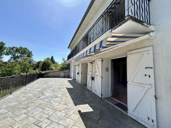 Maison de caractère avec piscine chauffée, rivière et vue ex