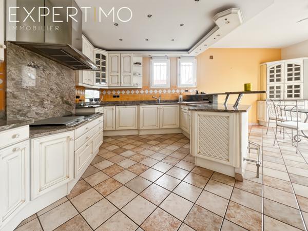 Sainte-Geneviève-des-Bois (91700) PROPRIETE DE CARACTERE HAUT DE GAMME DE 326 M2 AUX VOLUMES EXCEPTIONNELS