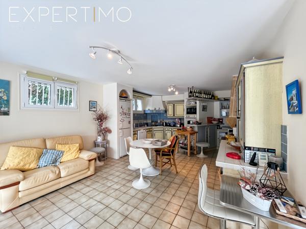 Sainte-Geneviève-des-Bois (91700) PROPRIETE DE CARACTERE HAUT DE GAMME DE 326 M2 AUX VOLUMES EXCEPTIONNELS