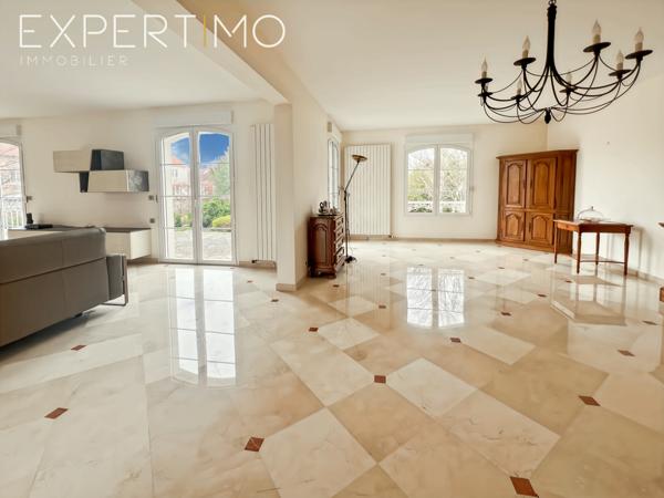Sainte-Geneviève-des-Bois (91700) PROPRIETE DE CARACTERE HAUT DE GAMME DE 326 M2 AUX VOLUMES EXCEPTIONNELS