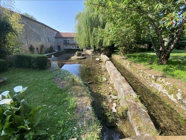 Maison à vendre |  Lizant |  10 pièces | 201 m²