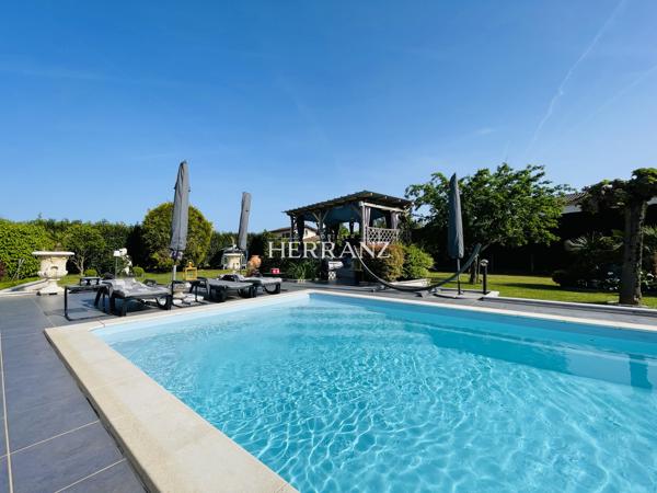 Maison de plain-pied, 4/5 chambres, garage, piscine, parc arboré de 2000m2 Détails des diagnostics énergétiques