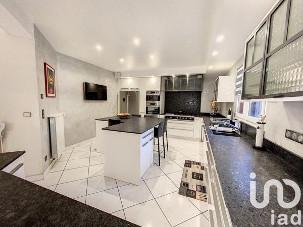 House for sale 6 rooms 270 m² Saint-Denis