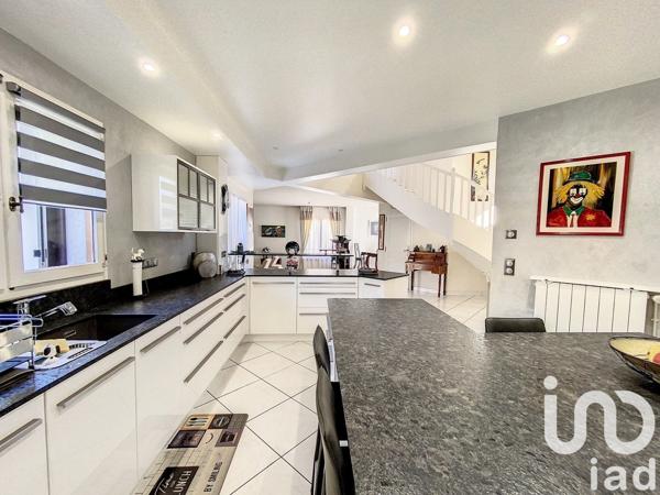 House for sale 6 rooms 270 m² Saint-Denis