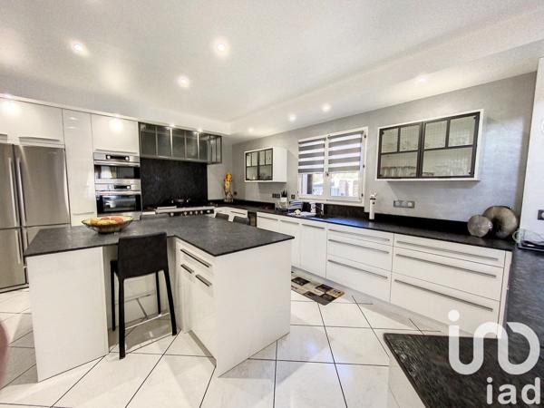 House for sale 6 rooms 270 m² Saint-Denis