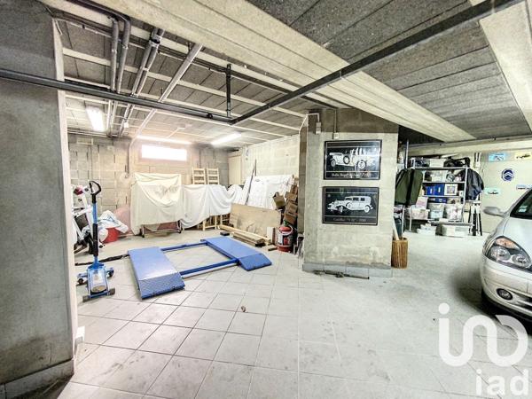 House for sale 6 rooms 270 m² Saint-Denis