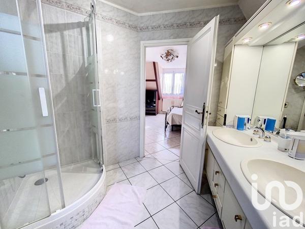 House for sale 6 rooms 270 m² Saint-Denis