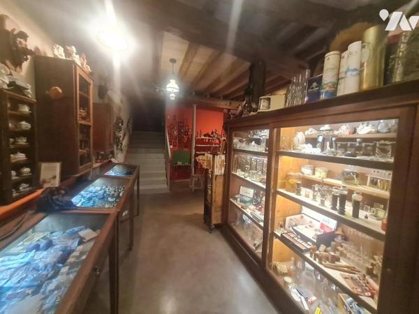 LOCAL COMMERCIAL- A VENDRE - MONTOIRE/ LOIR ( 41800)